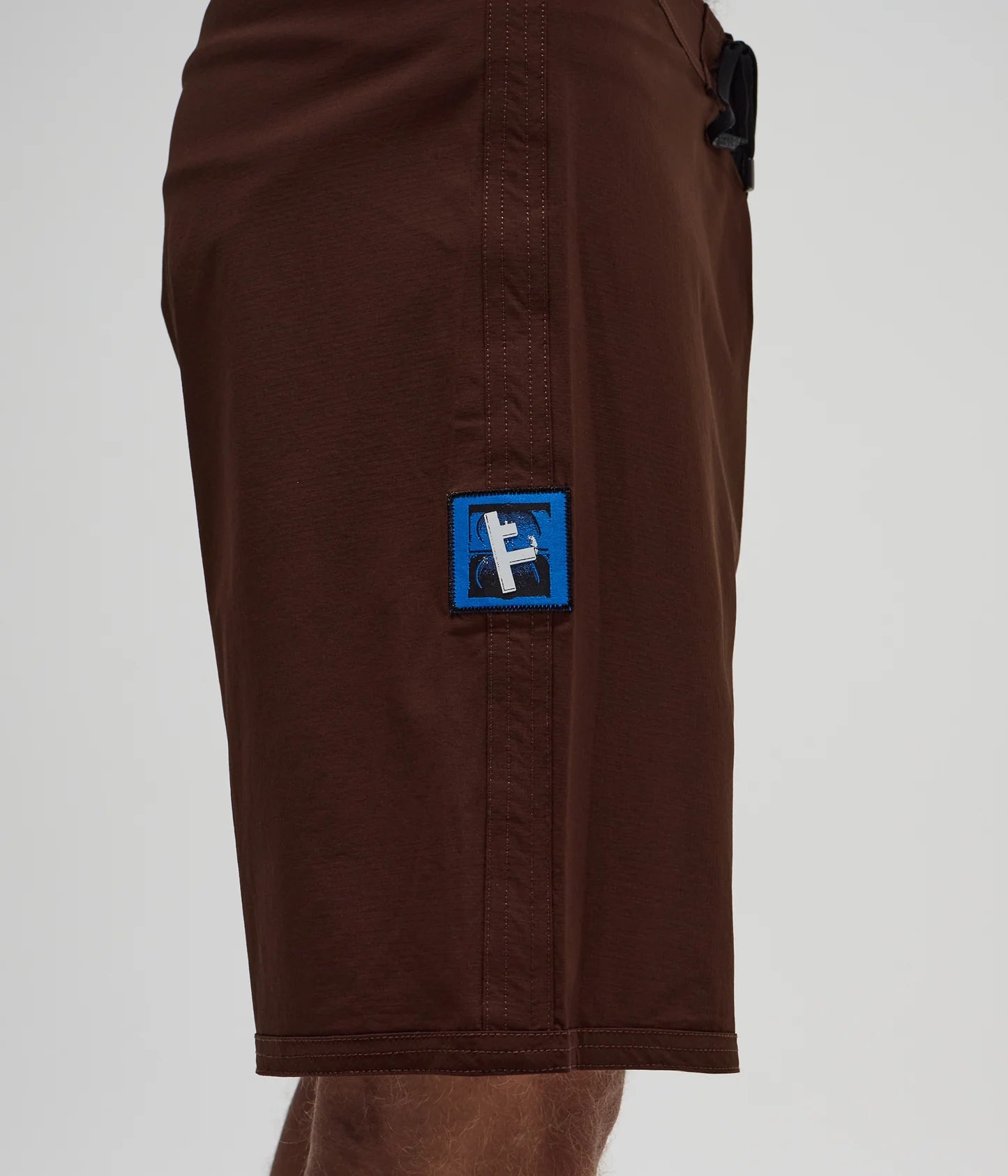 REYNOLDS 19" TRUNK // BROWN