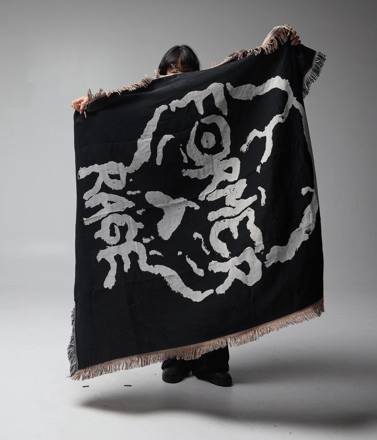 SKULLZ THROW BLANKET // BLACK