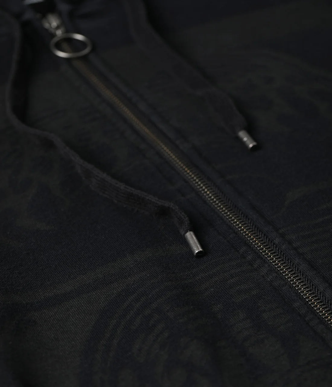 COMPLICRUX ZT HOOD // WORN BLACK