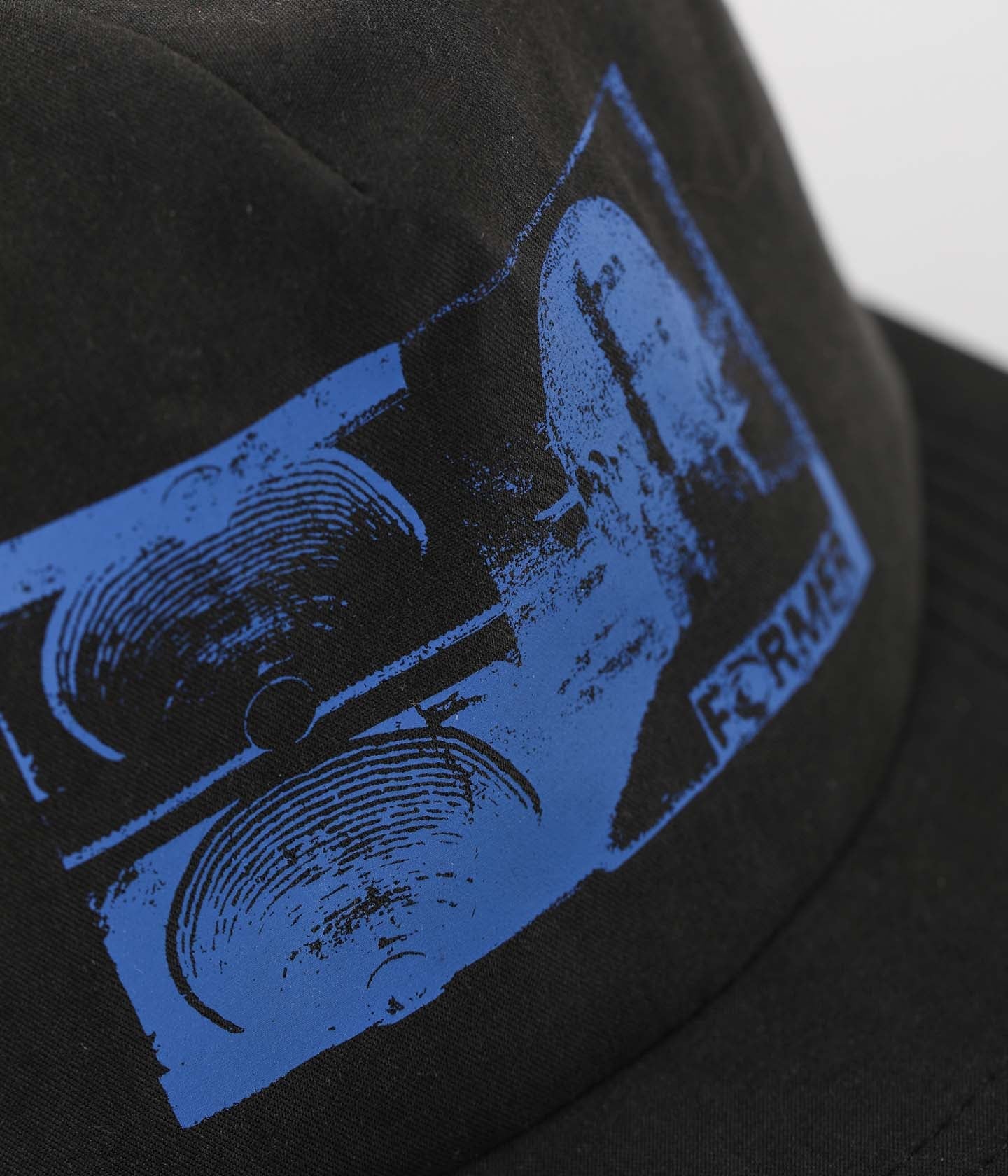 INSCRIBE TRUCKER CAP // BLACK
