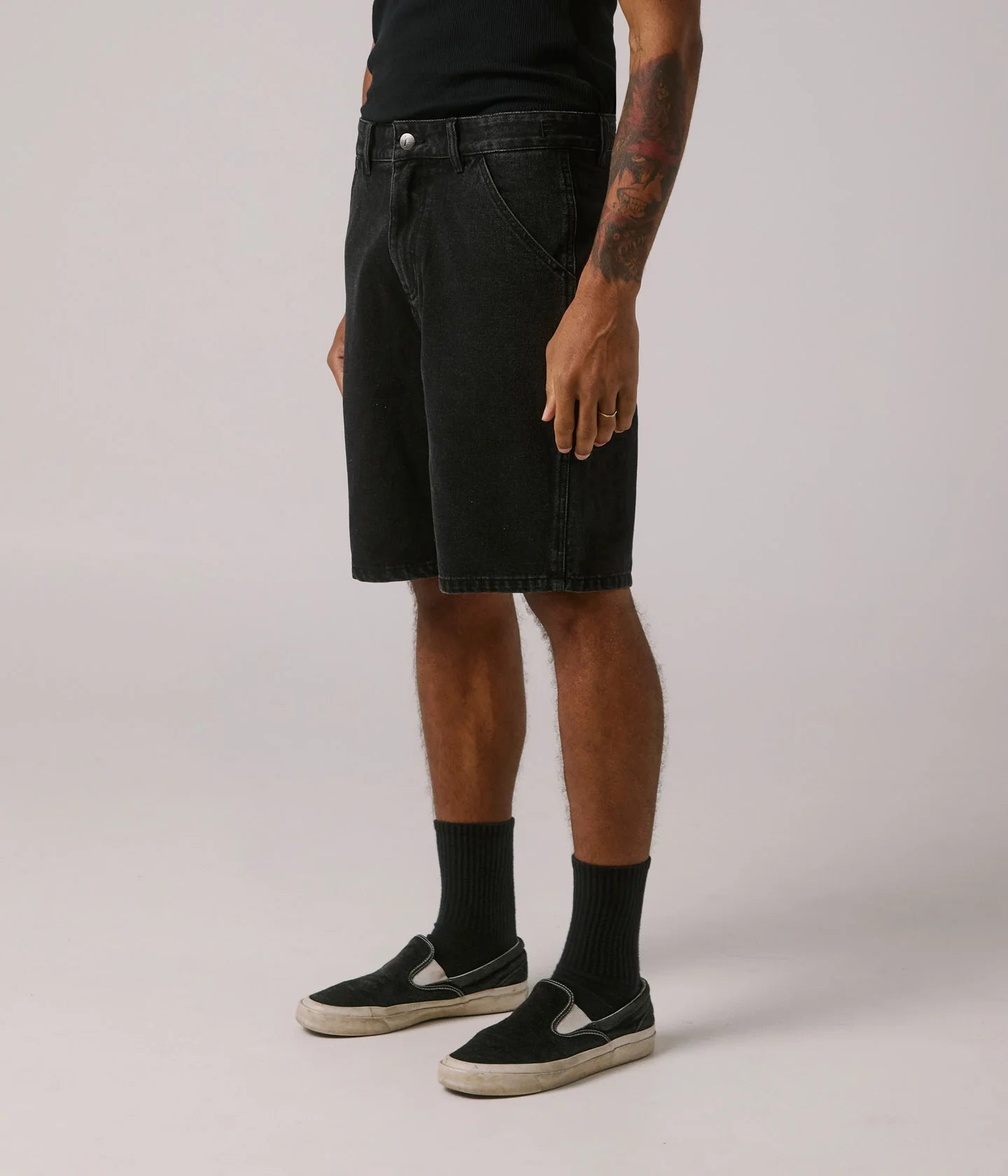 REYNOLDS 21' DENIM SHORT // WASHED BLACK