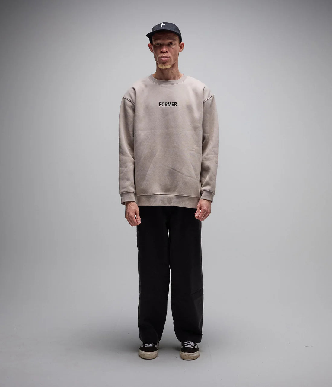 LEGACY EMBROID CREW // GREY