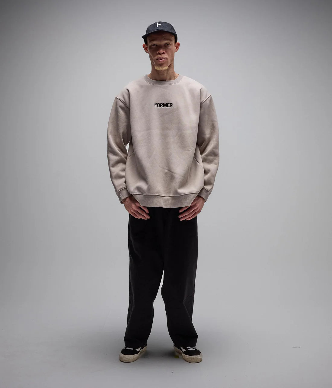 LEGACY EMBROID CREW // GREY