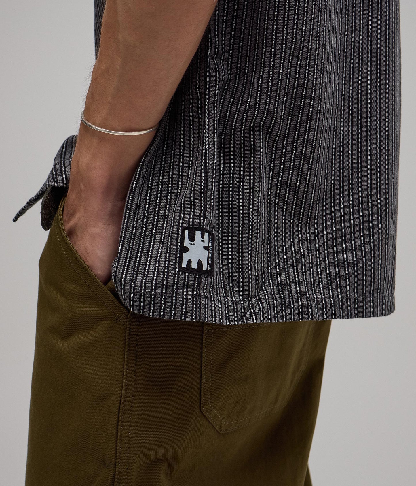 REYNOLDS STRIPE SS SHIRT // BONE/NAVY