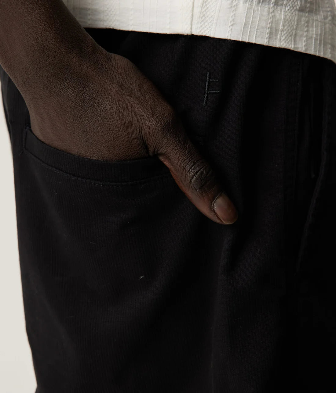 PRAYER WALKSHORT //BLACK