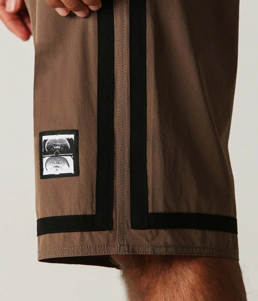 MOMENTUM VALENTINE 20' TRUNK // TARMAC BLACK