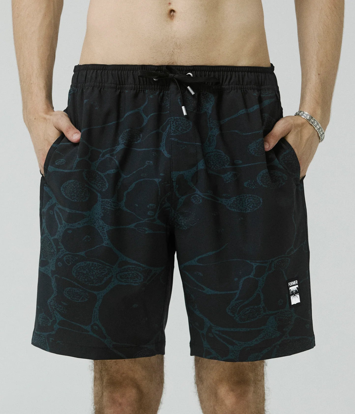 GLOBAL MIND SWANS 18" SWIM TRUNK // BLACK