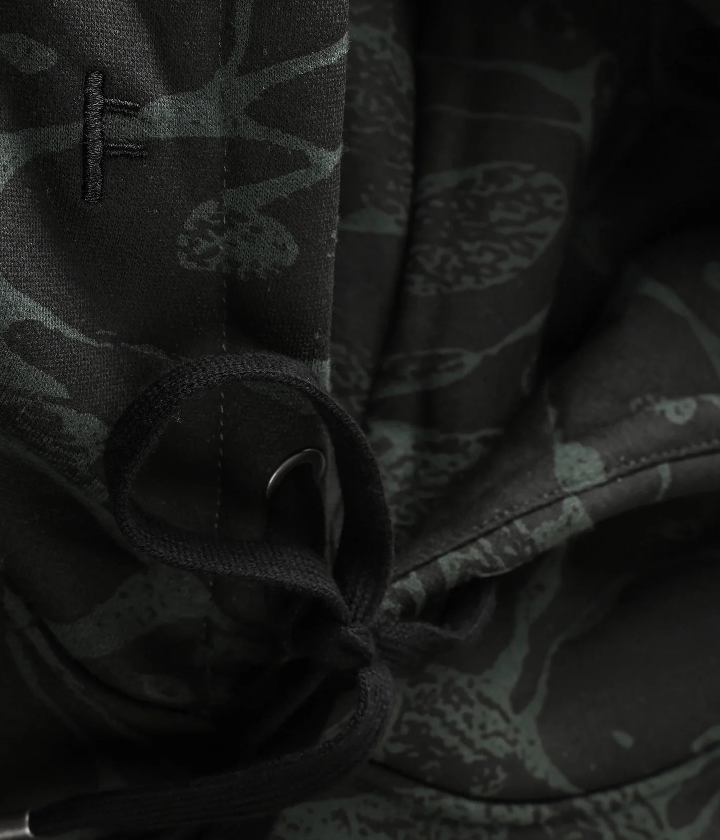 GLOBAL MIND YARDAGE HOOD // BLACK