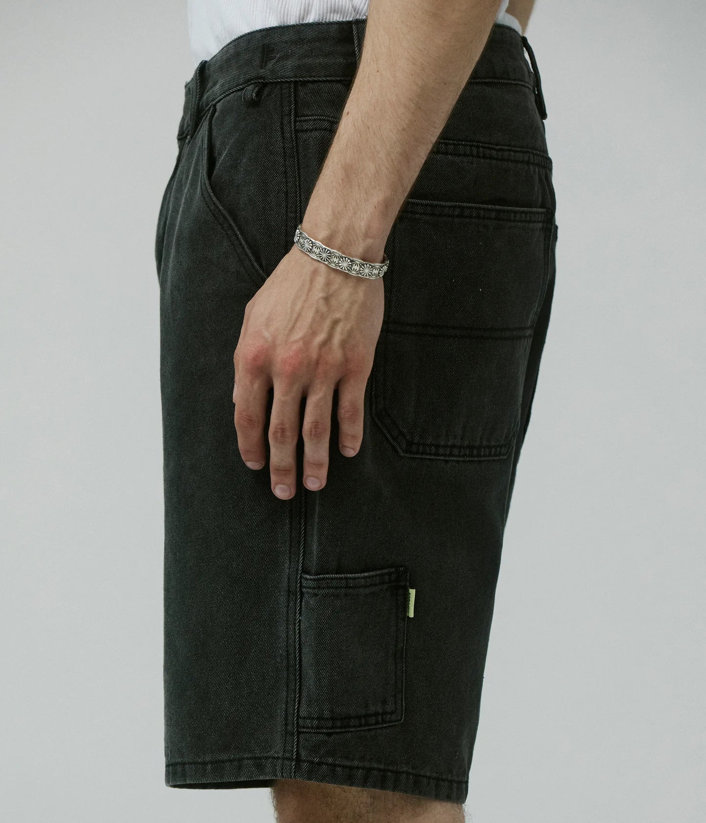 DISTEND VT DENIM CARPENTER SHORT // WASHED BLACK