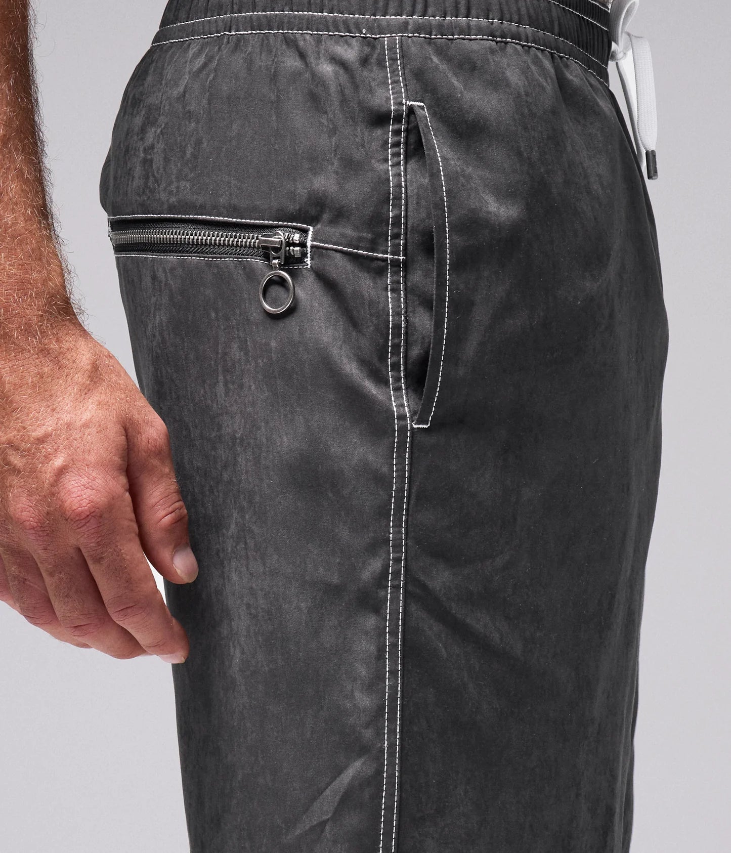 SWANS CARGO 21" SWIM TRUNK // BLACK