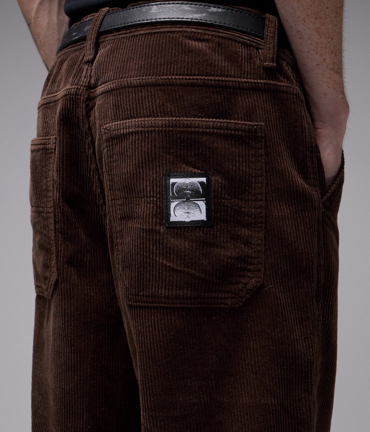 DISTEND CORD PANT // CHOC