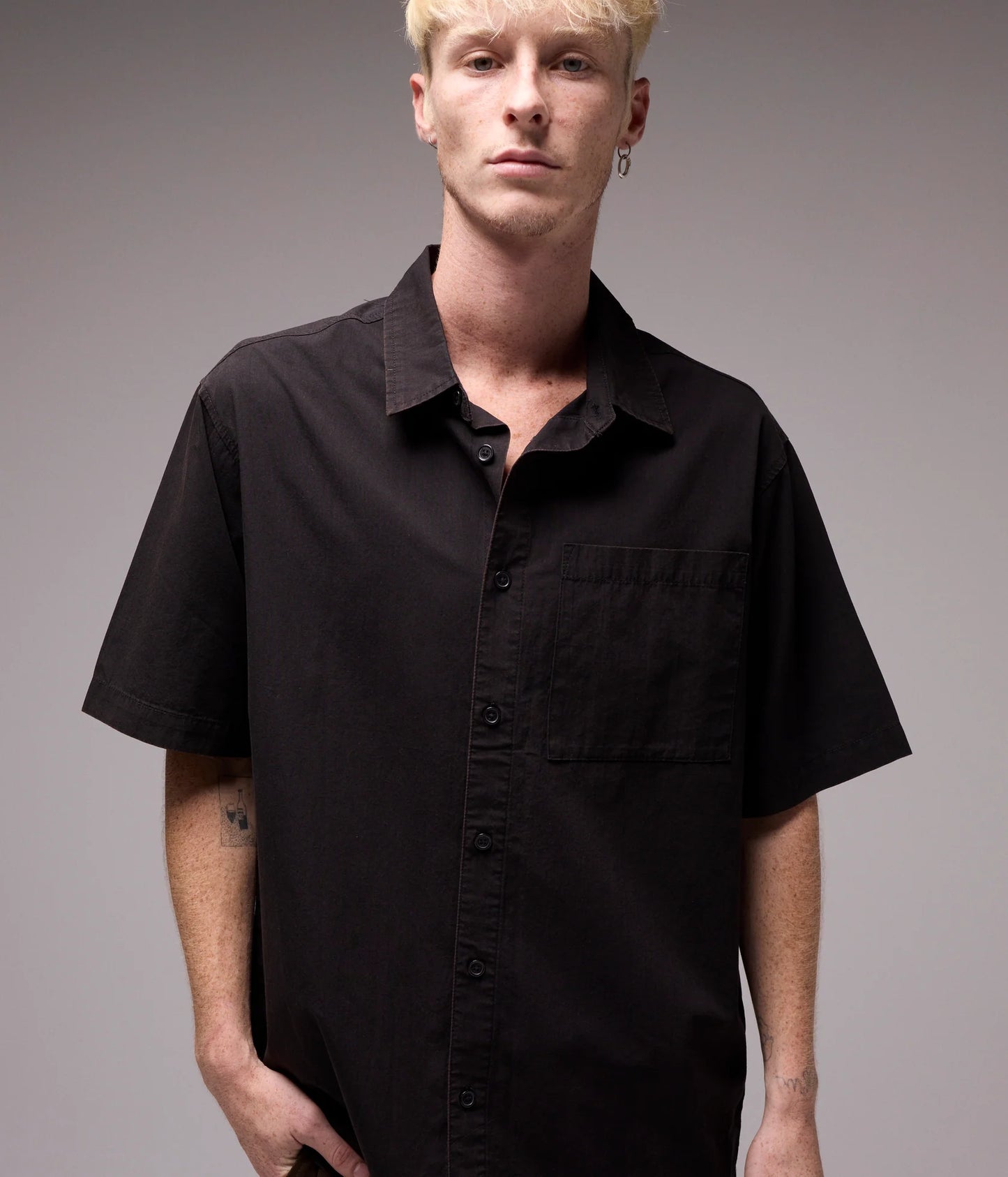 VIVIAN SHUNNING SS SHIRT // WASHED BLACK