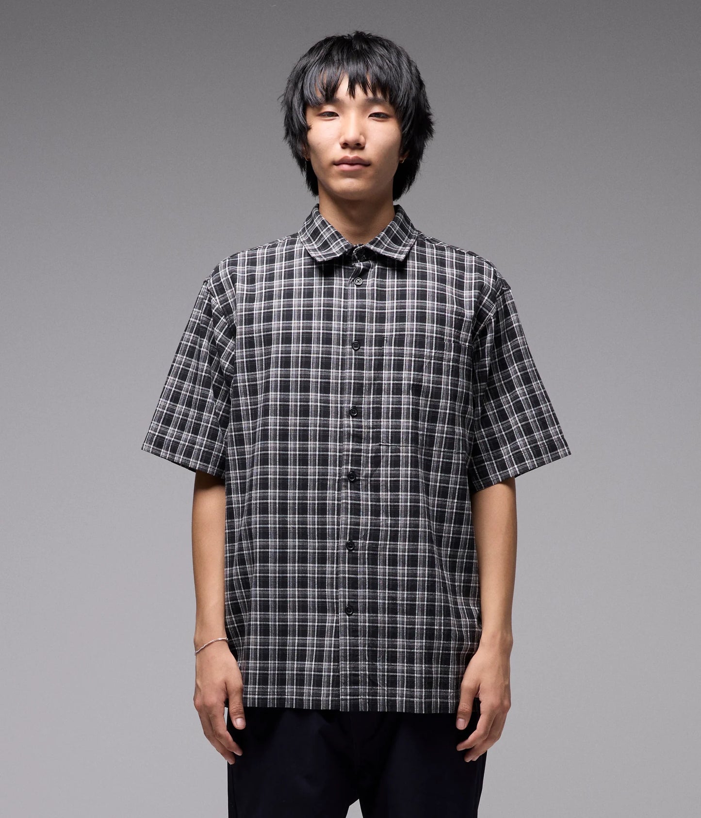 VIVIAN PRAISE CHECK SS SHIRT // BLACK