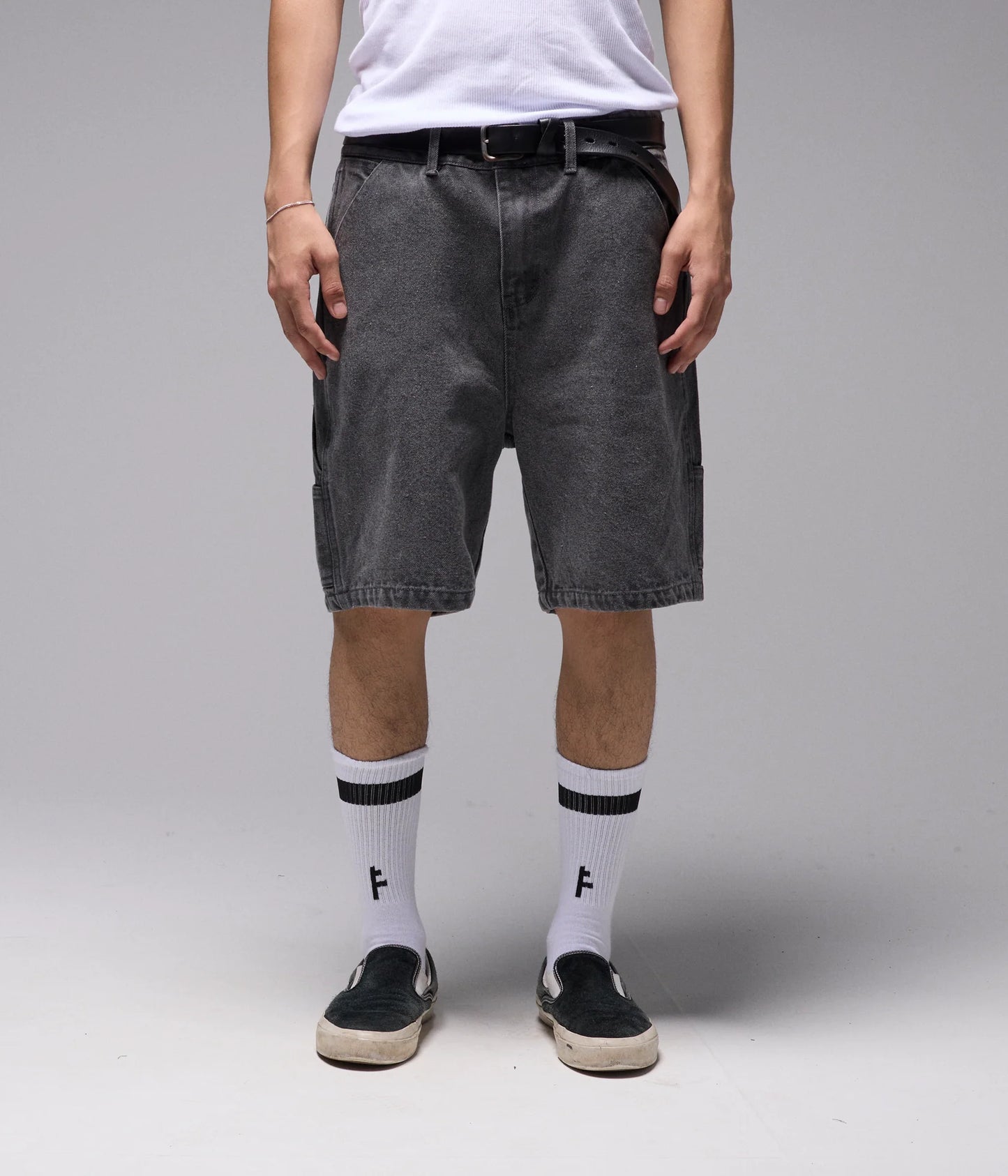 DISTEND VT DENIM 20.5" CARPENTER SHORT // WASHED GREY