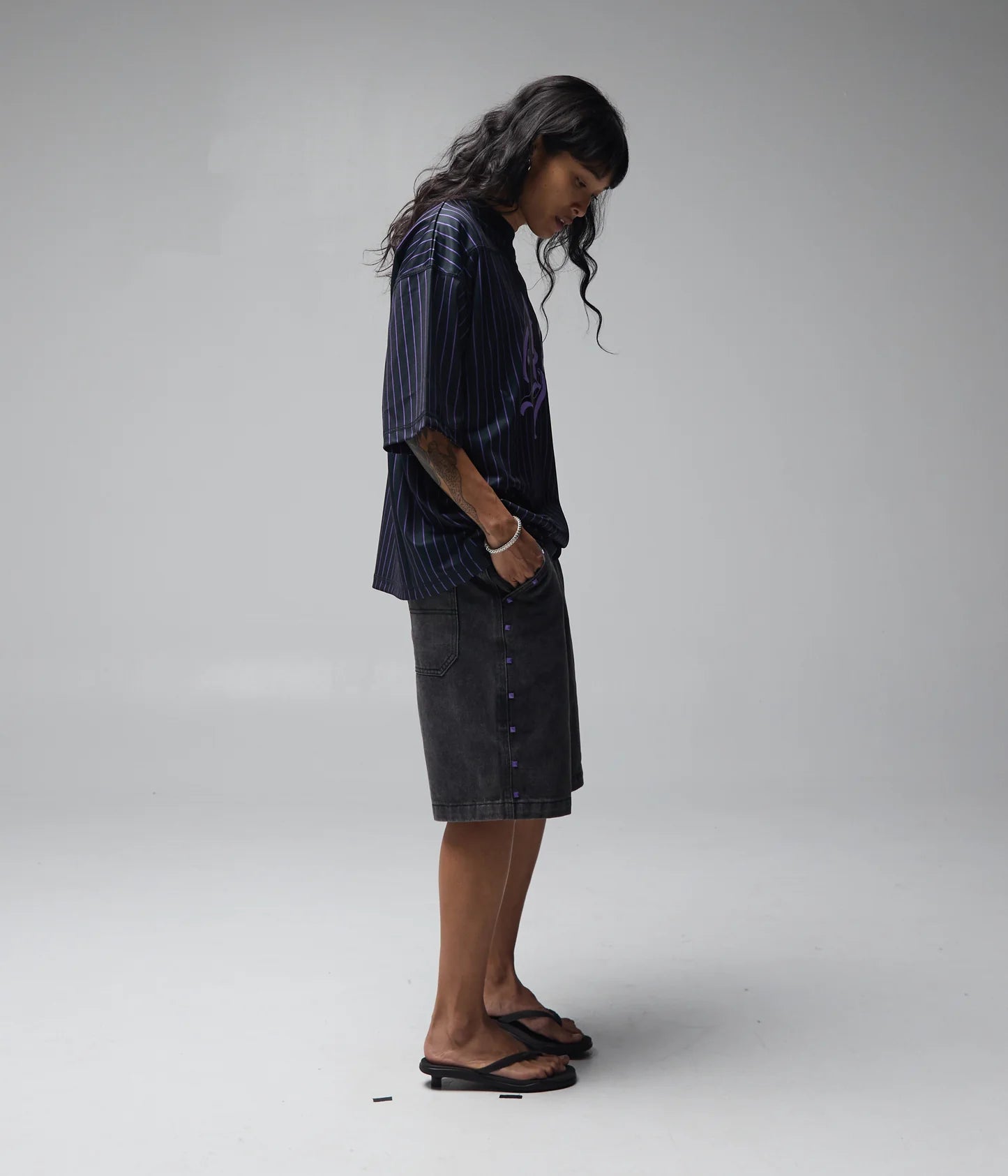 STUDDED DENIM 21" WALKHSHORT // WSHBLK