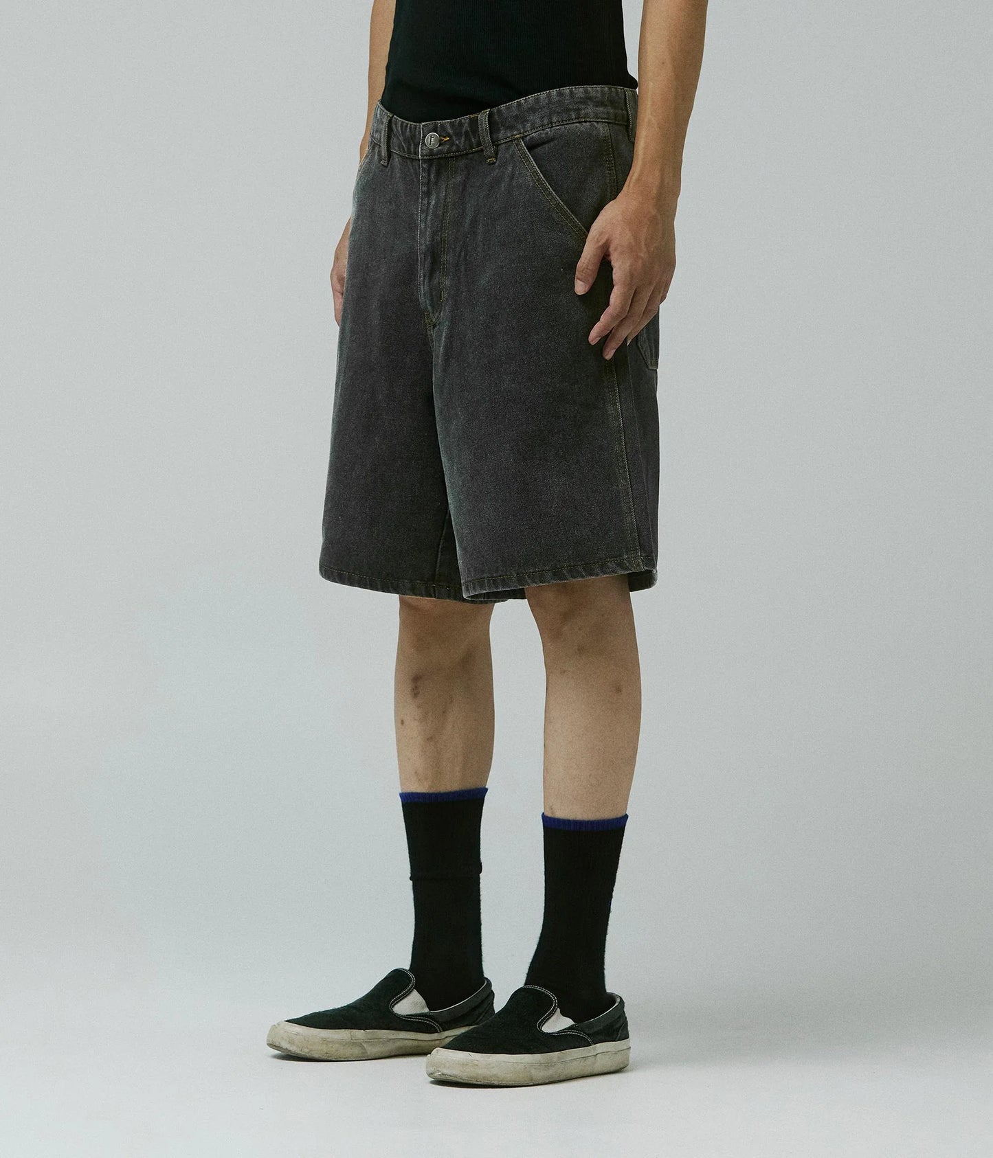 REYNOLDS 21 DENIM WALKSHORT // WASHED BLACK