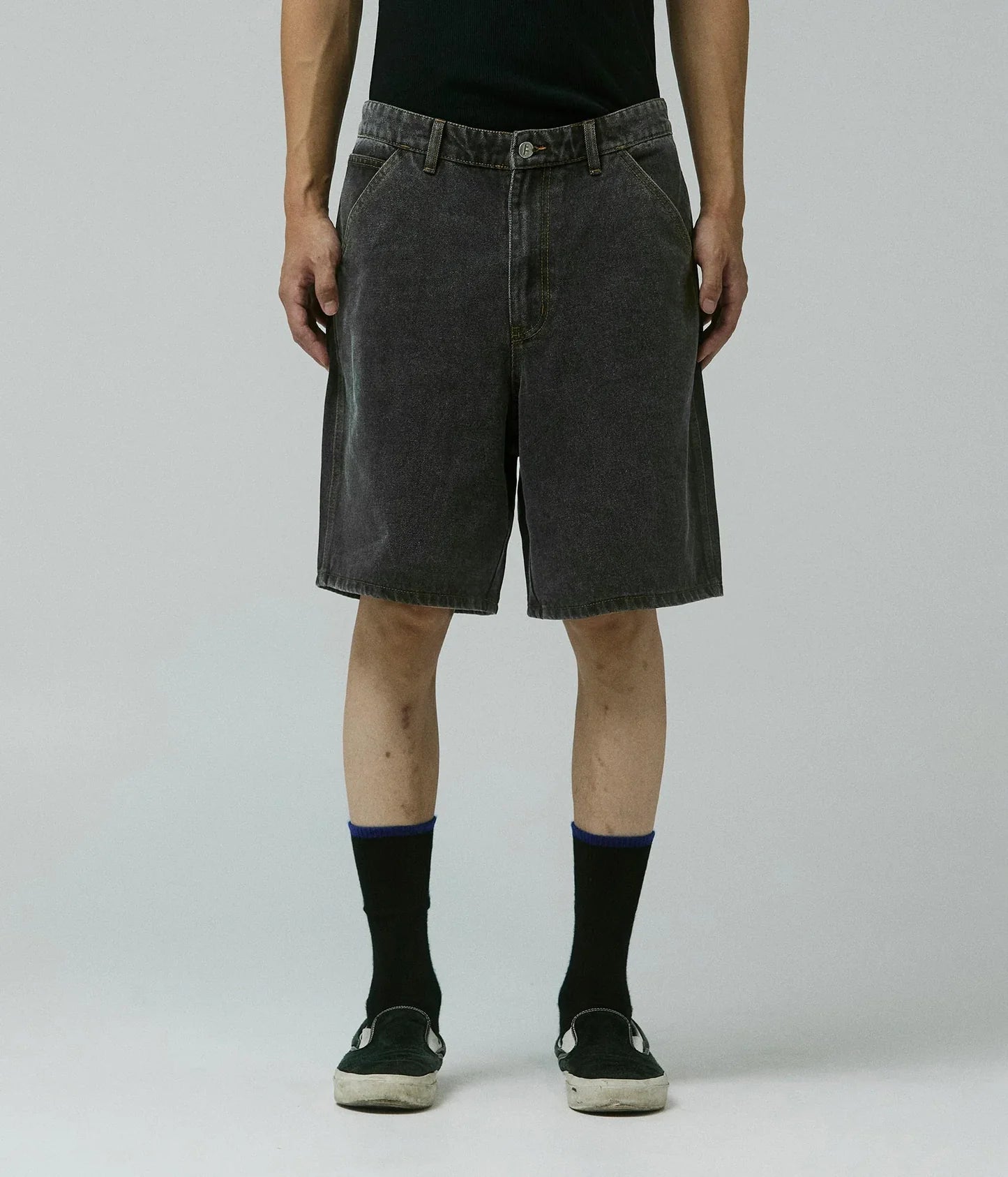 REYNOLDS 21 DENIM WALKSHORT // WASHED BLACK
