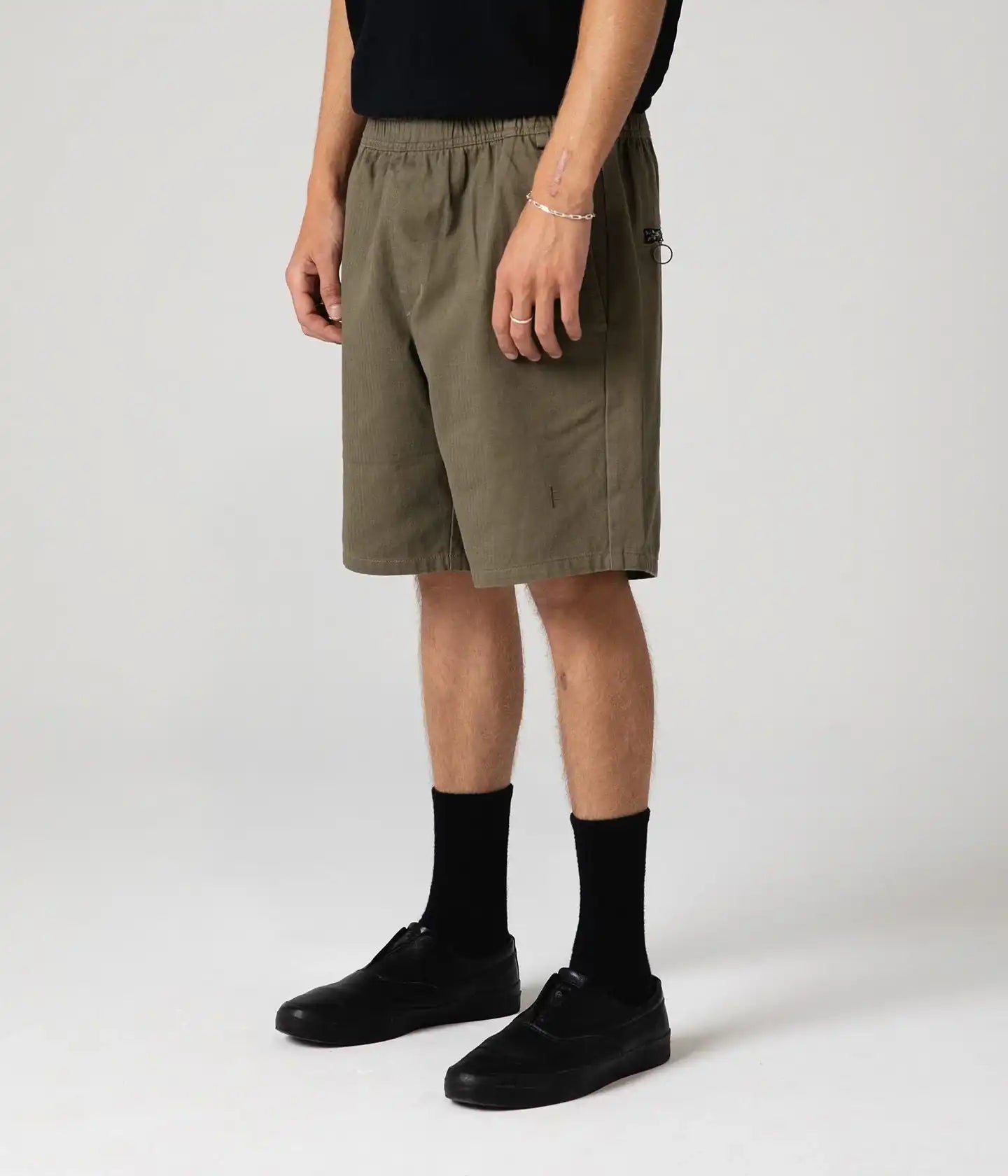 PRAYER HERRINGBONE WALKSHORT // ARMY