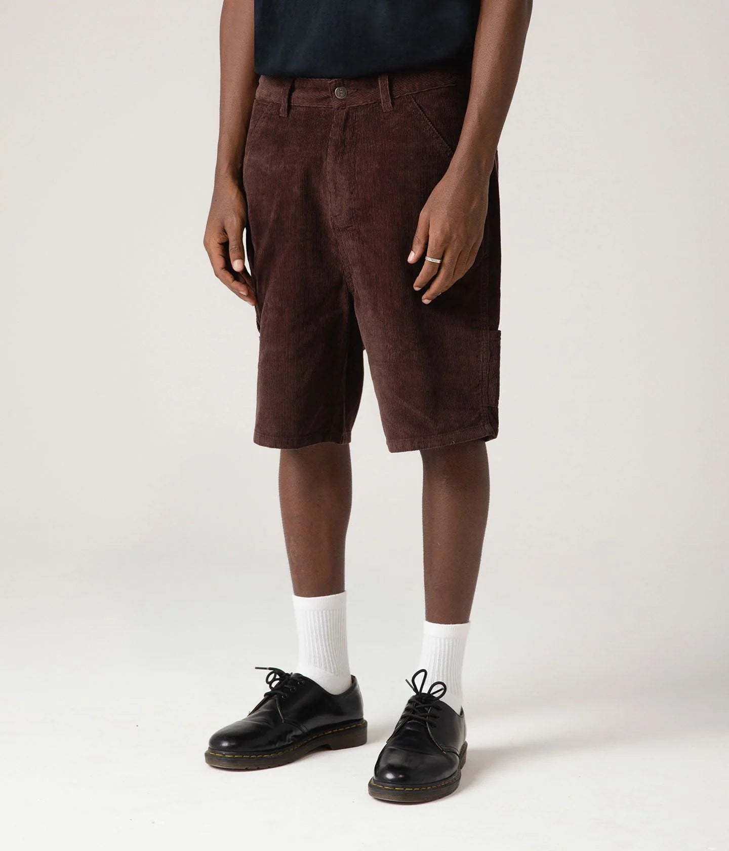 DISTEND CORD WALKSHORT // CHOCOLATE
