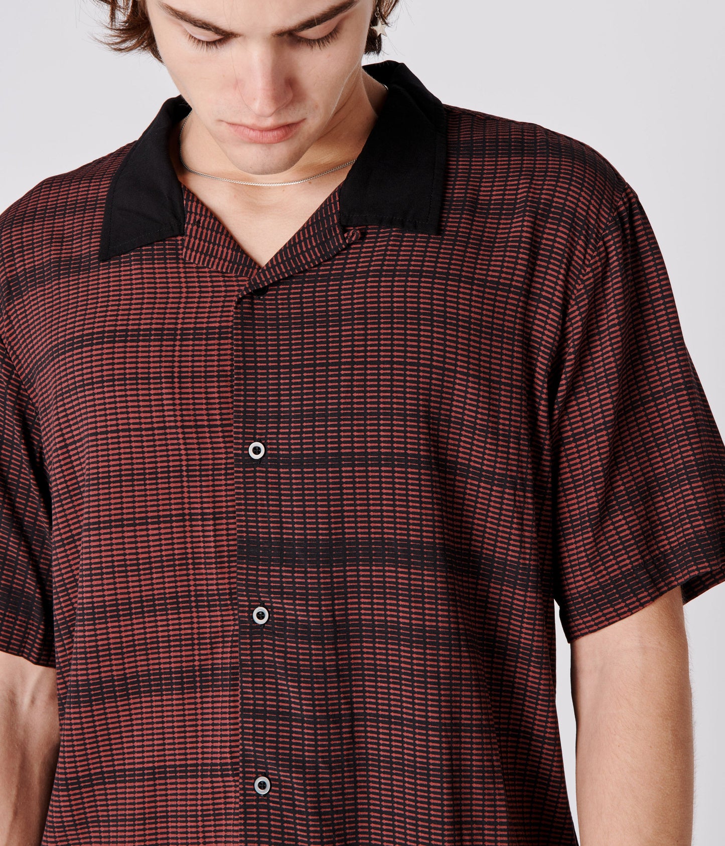 MARILYN ARROWS SS SHIRT // CRIMSON