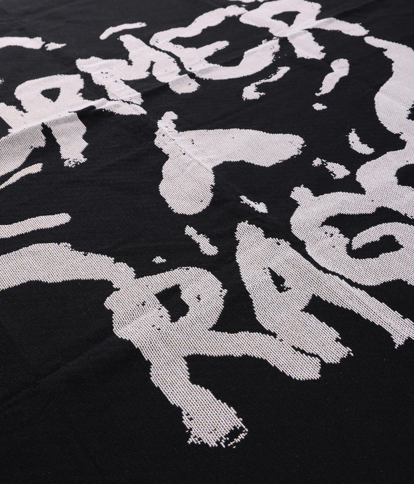 SKULLZ THROW BLANKET // BLACK