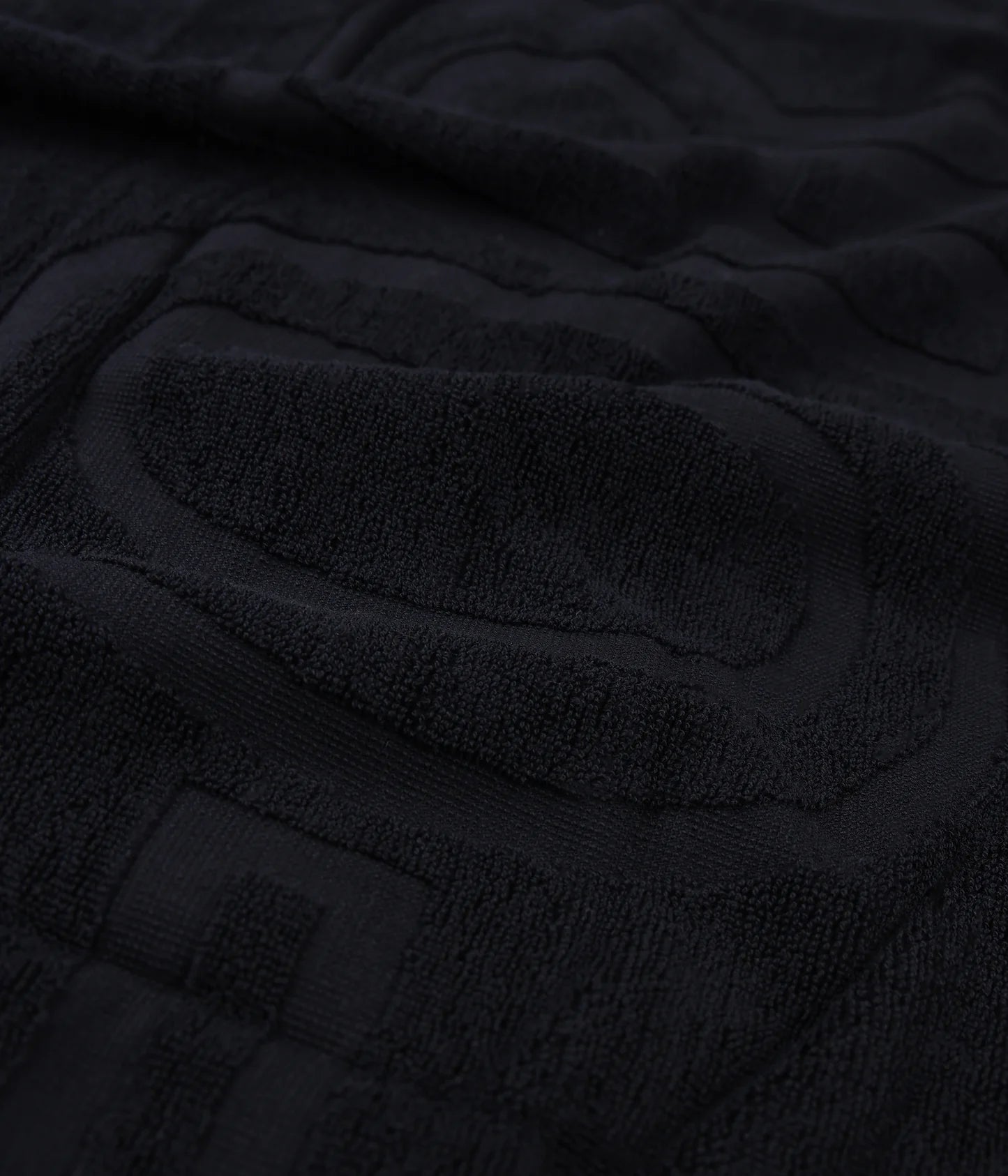 LEGACY LUX TOWEL // BLACK