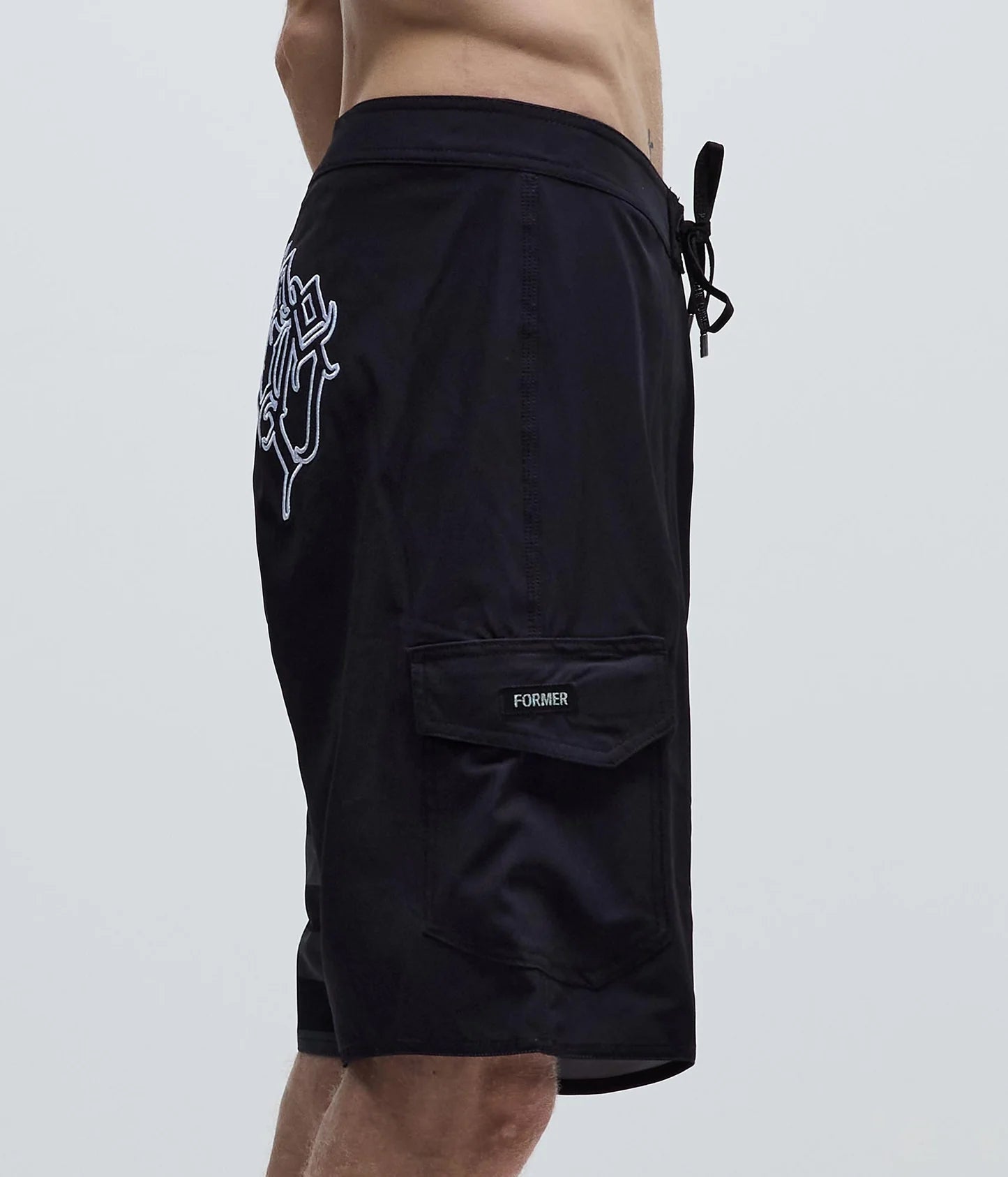 DION APPLIQUE 20" TRUNK // BLACK