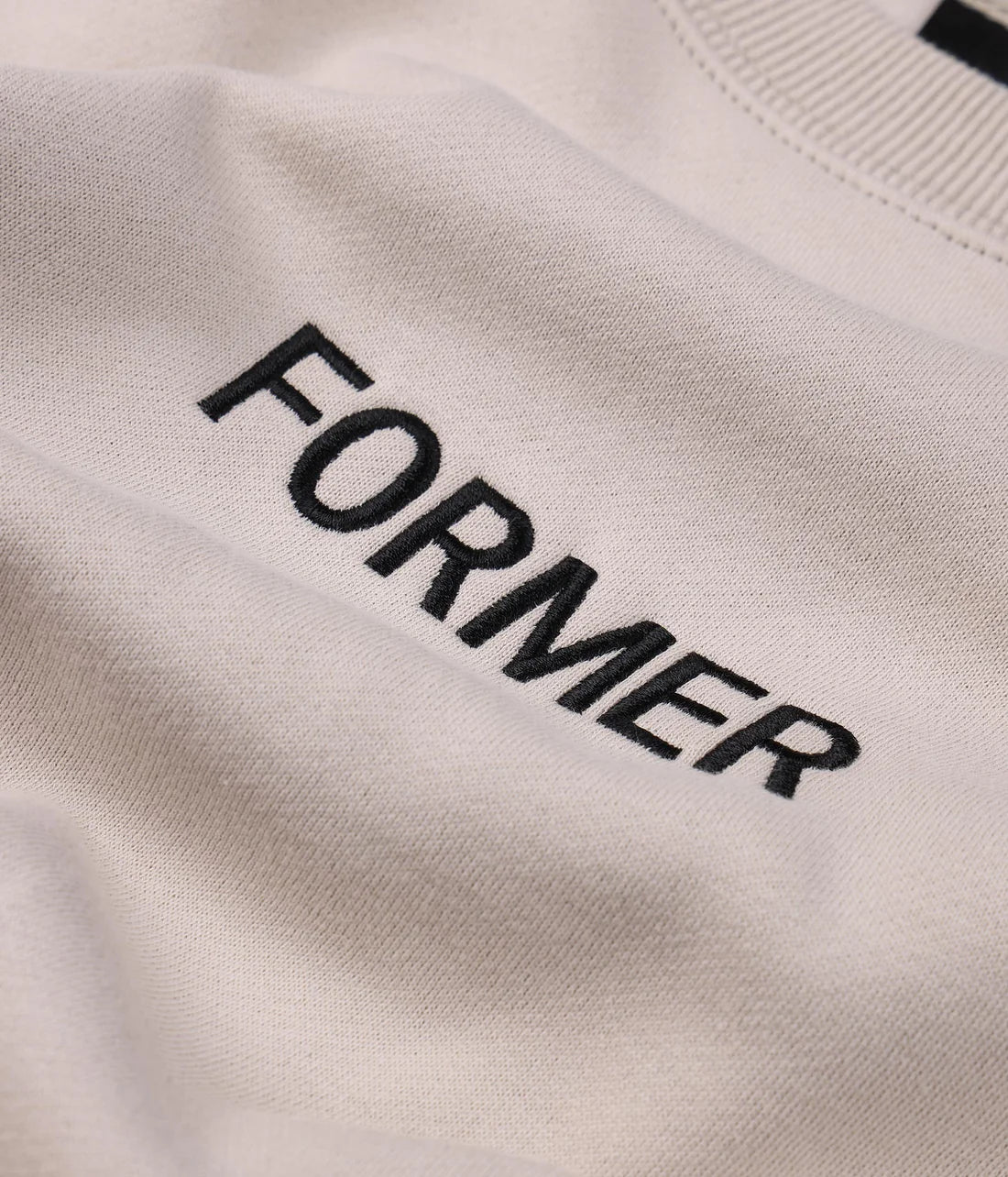 LEGACY EMBROID CREW // GREY