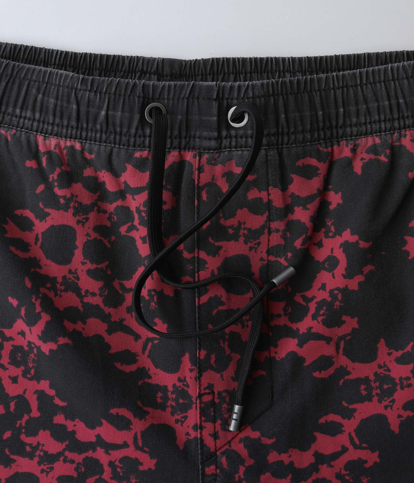 SWANS ORNATE 18' TRUNK // BLACK