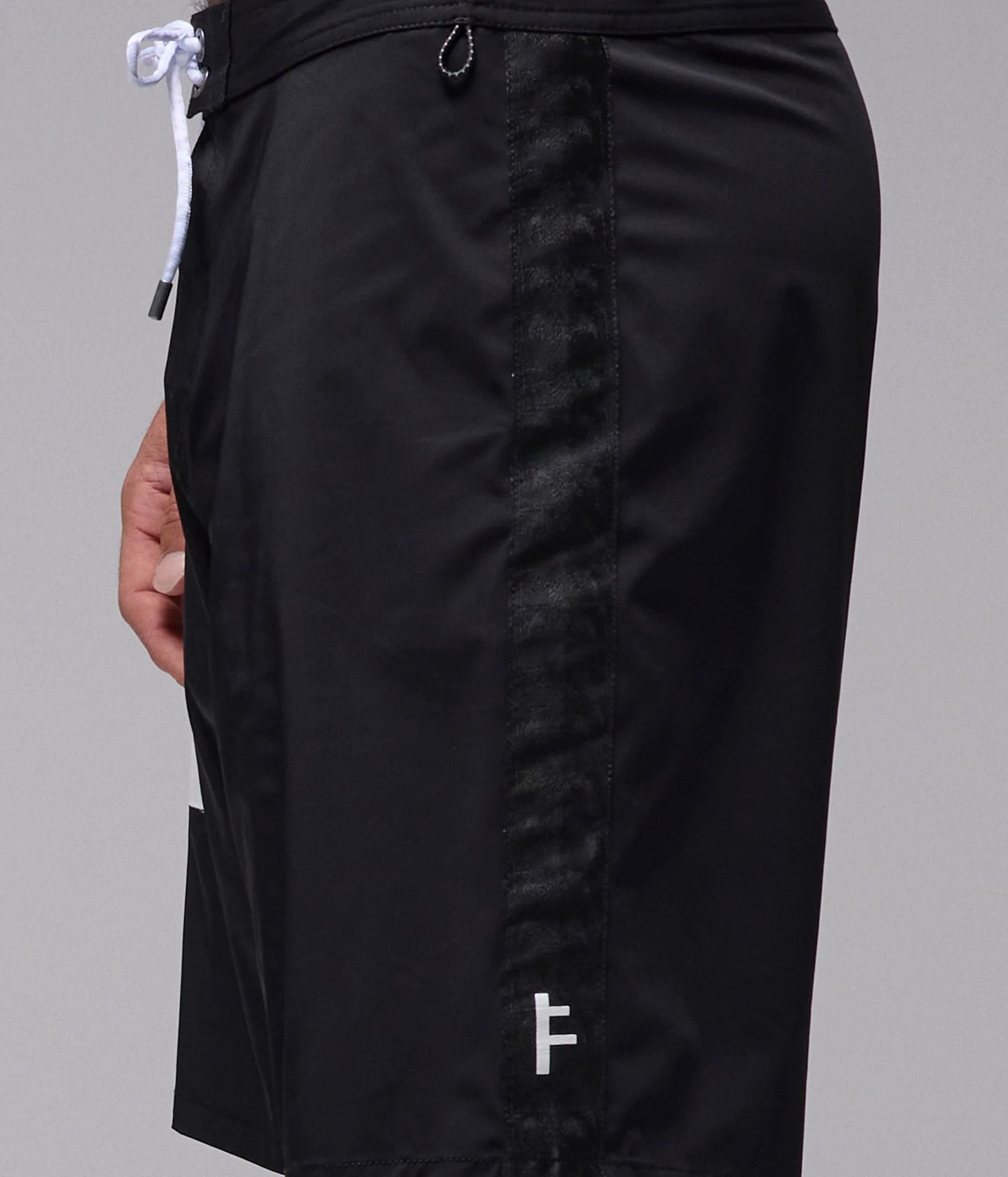 MILITANT 18.5" TRUNK // BLACK