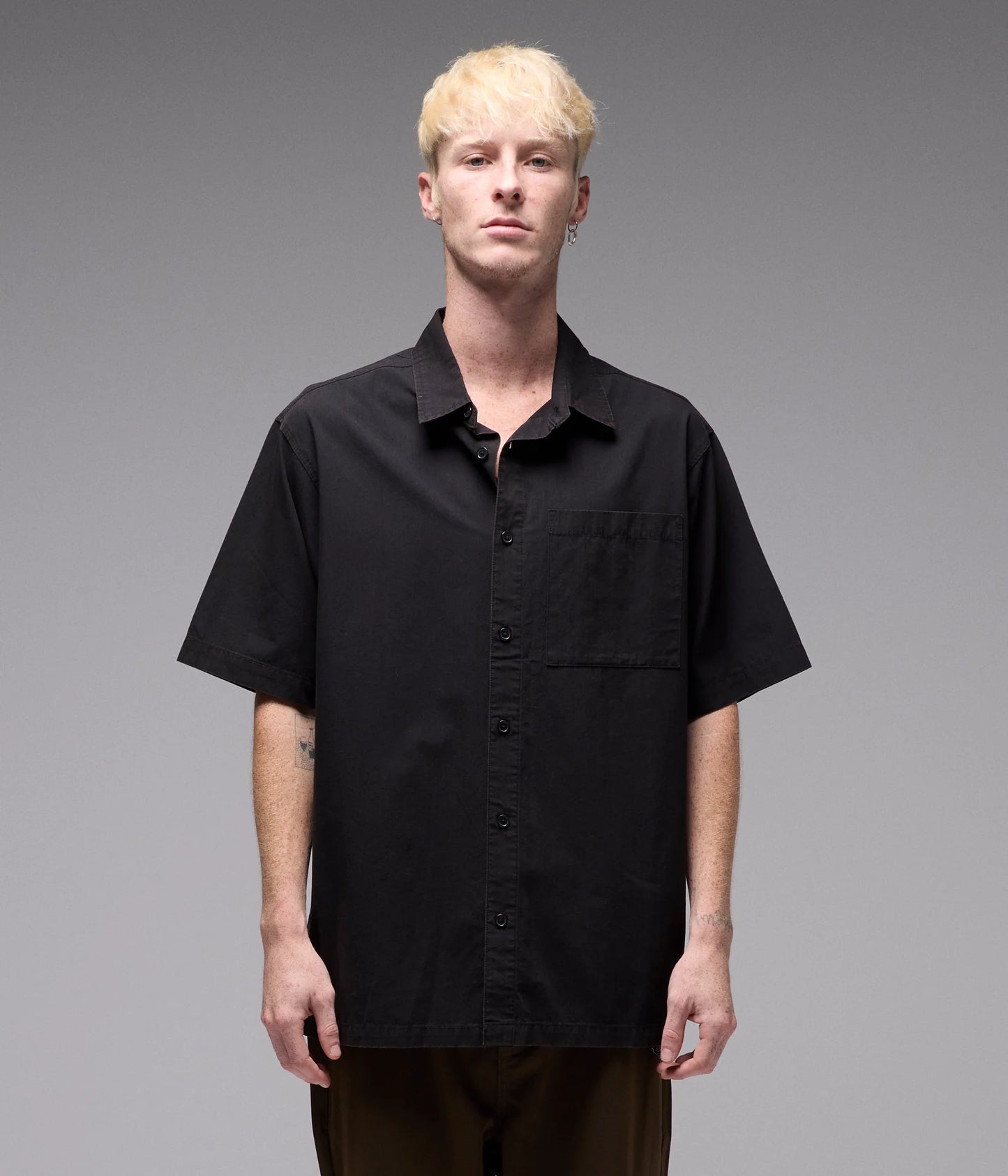 VIVIAN SHUNNING SS SHIRT // WASHED BLACK