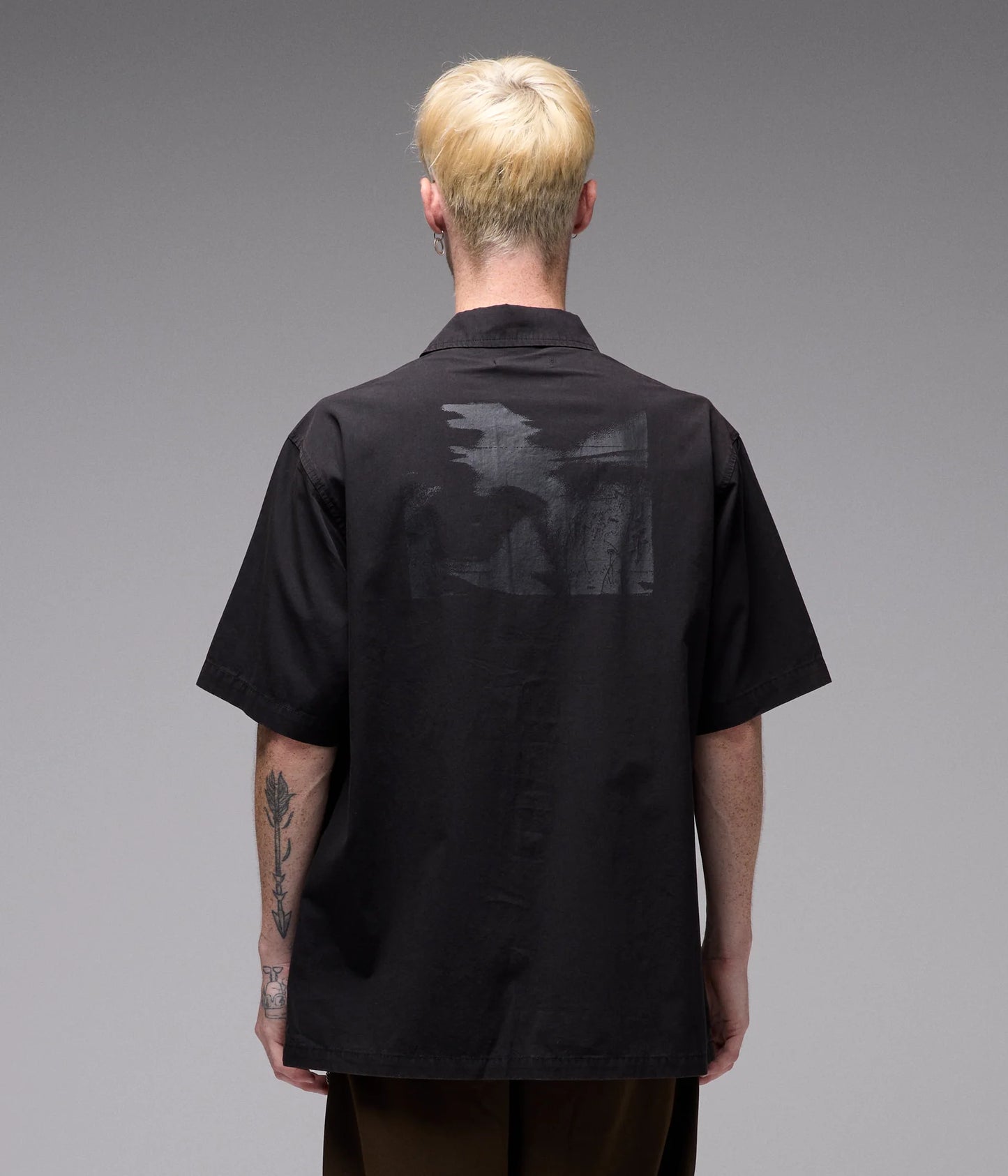 VIVIAN SHUNNING SS SHIRT // WASHED BLACK