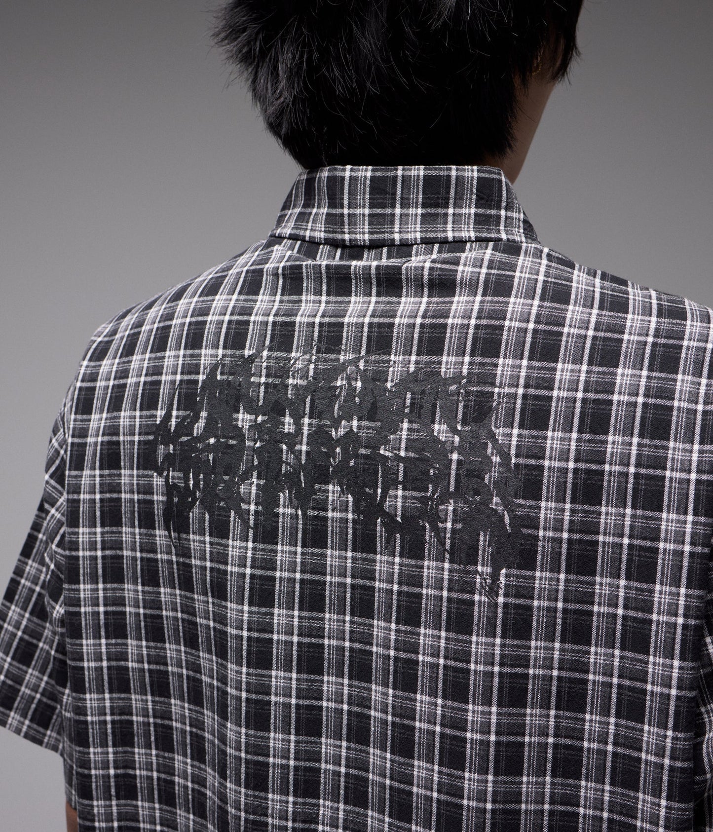 VIVIAN PRAISE CHECK SS SHIRT // BLACK