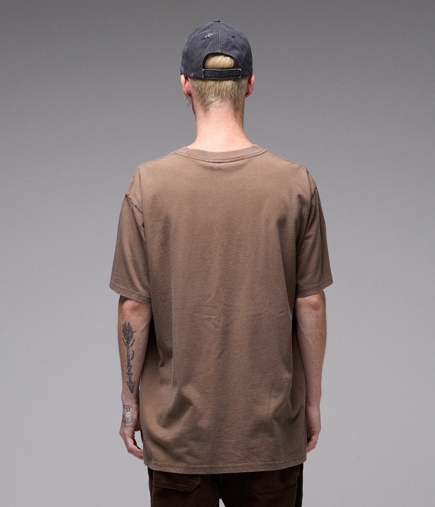 PRAISE T-SHIRT // WASHED CHOC