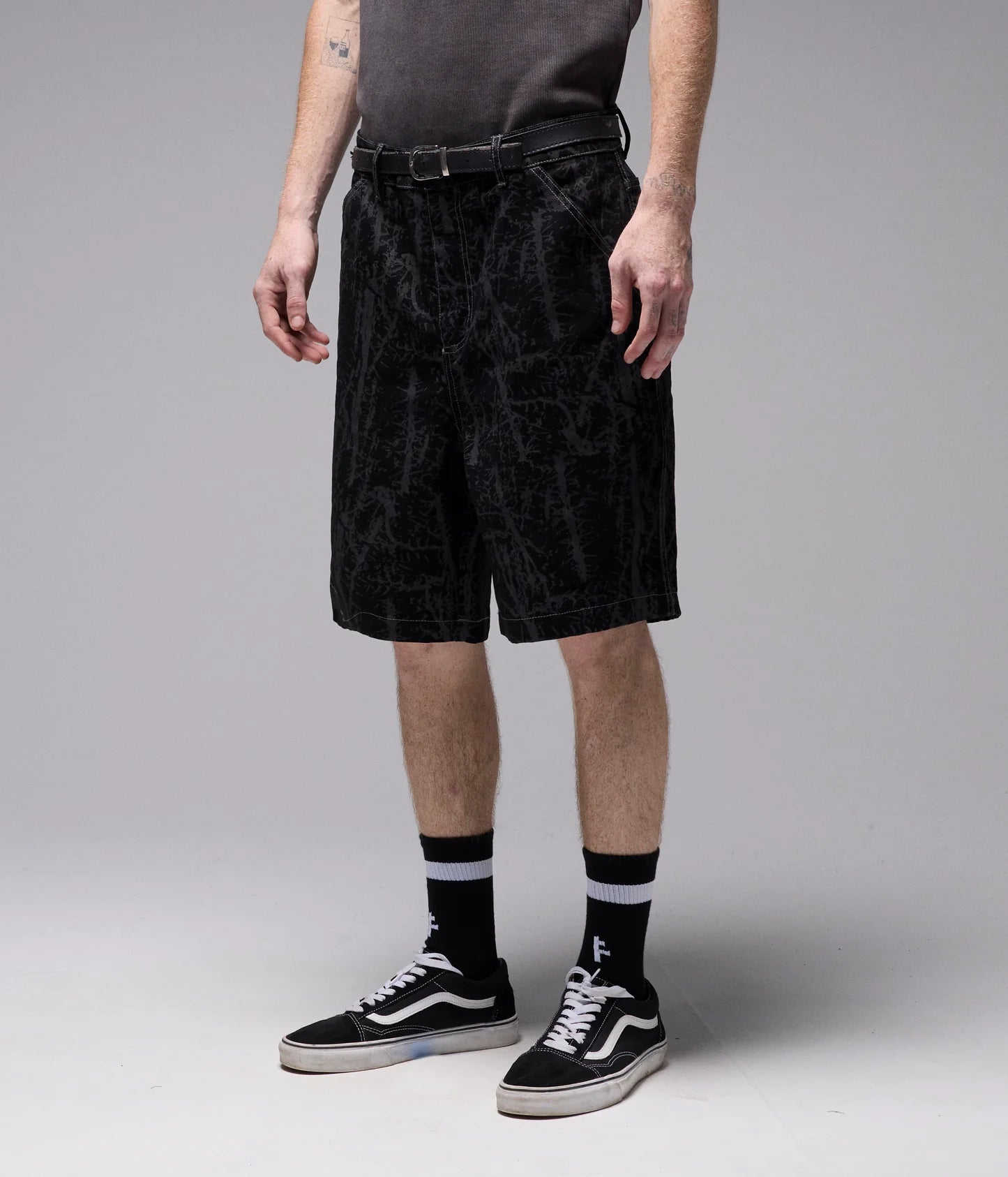 TURMOIL DISTEND 20.5" WALKSHORT // BLACK