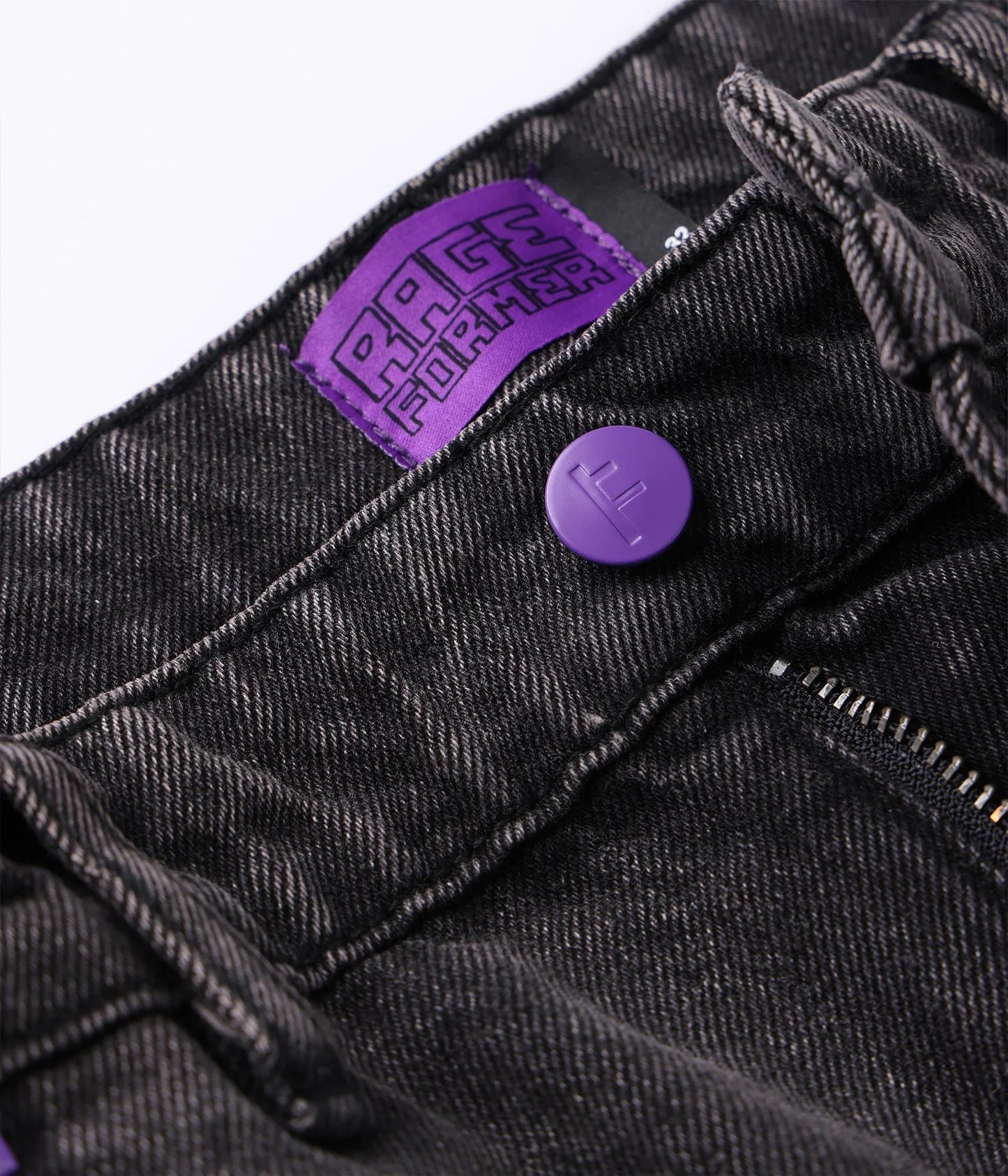 STUDDED DENIM 21" WALKHSHORT // WSHBLK