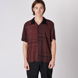 MARILYN ARROWS SS SHIRT // CRIMSON